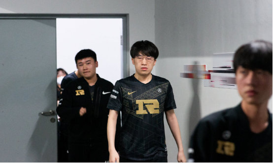 凌晨4点曼联年度收官战 阿莫林压力大：输球将创6大耻辱